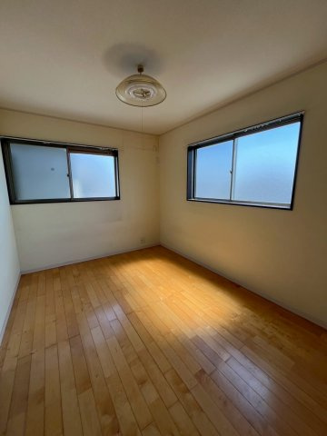 堺市南区檜尾　太陽光発電　駐車3台可能の洋室