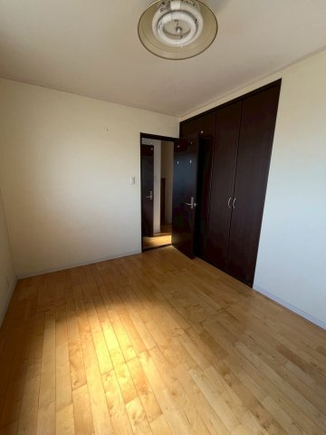 堺市南区檜尾　太陽光発電　駐車3台可能の洋室