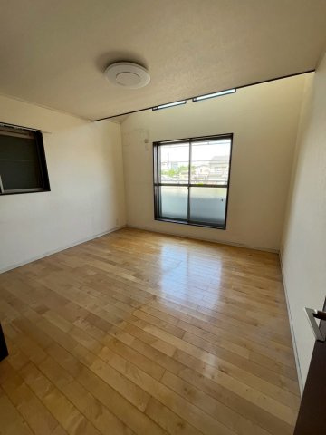 堺市南区檜尾　太陽光発電　駐車3台可能の洋室