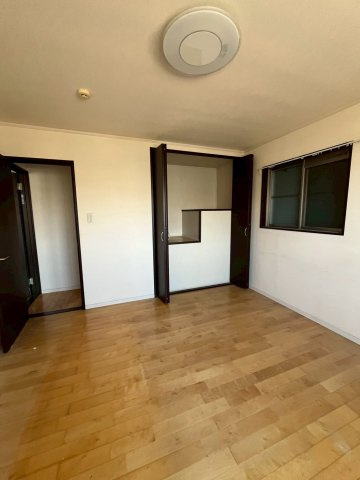 堺市南区檜尾　太陽光発電　駐車3台可能の洋室