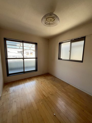 堺市南区檜尾　太陽光発電　駐車3台可能の洋室