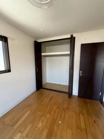 堺市南区檜尾　太陽光発電　駐車3台可能の洋室