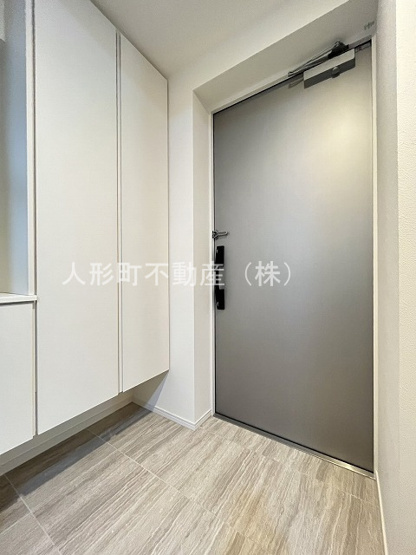 【玄関】 | HARUMI FLAG PARK VILLAGE C棟 | 明るい玄関