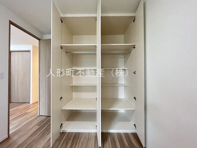 【収納】 | HARUMI FLAG PARK VILLAGE C棟 | 洋室のクローゼット。奥行きもあります。