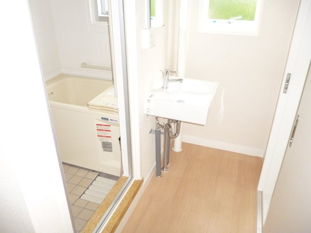 明石舞子２ＤＫの洗面所|スペースが確保できる洗面所です