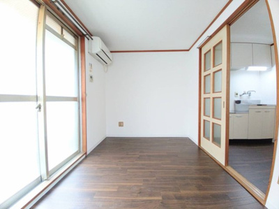 【居間・リビング】 | サンポート２１ | 明るいお部屋です