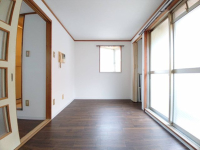 【洋室】 | サンポート２１ | 6.5帖の洋室のお部屋です