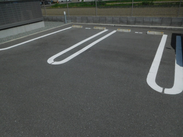 ルミエールの駐車場