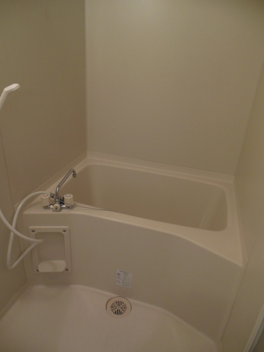 狛江市駒井町１丁目のアパートの浴室