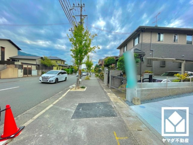伏見区醍醐京道町　24-1期　2号棟の前面道路含む現地写真