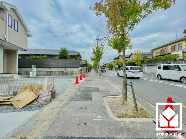 伏見区醍醐京道町　24-1期　2号棟の前面道路含む現地写真