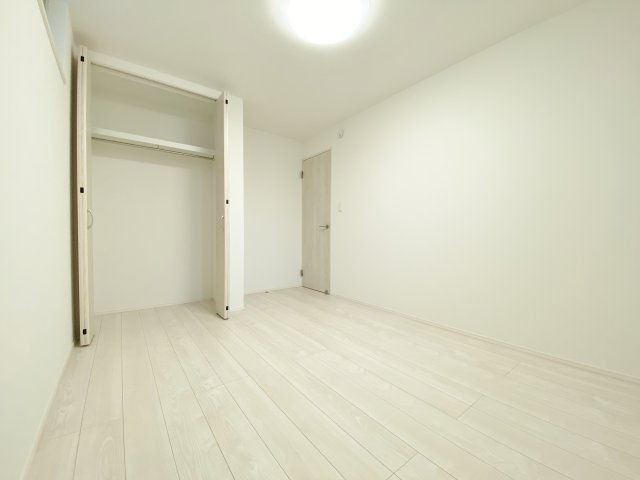 杉並区下井草3丁目の洋室|1階6.0帖洋室
全室クロスを張替室内新たに生まれ変わりました
快適に新生活をスタートいただけます