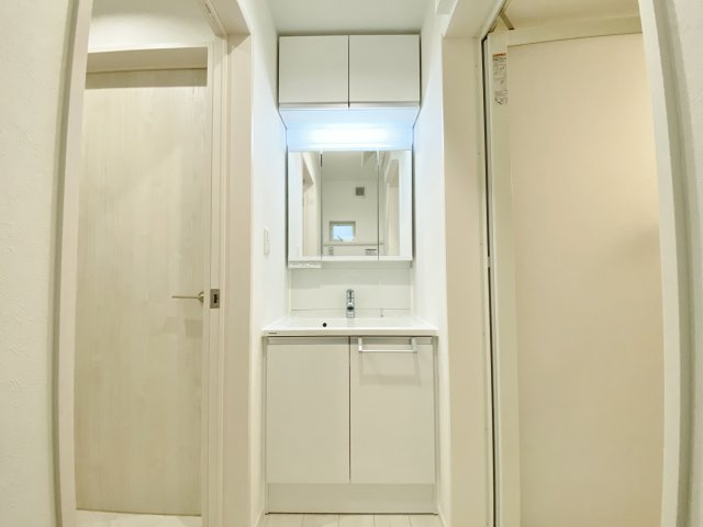 杉並区下井草3丁目の独立洗面台|収納もしっかりとついた使い勝手の良い洗面化粧台