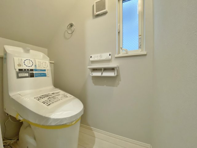 杉並区下井草3丁目のトイレ|トイレ新規交換済
気持ち良くお使いいただけます
温水洗浄暖房便座機能付