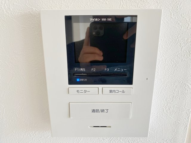 杉並区下井草3丁目のセキュリティ|インターホンの映像で来訪者の声と顔を確認後鍵を解錠することができるTVモニター付きインターホン完備