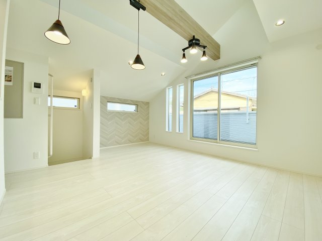 杉並区下井草3丁目の居間・リビング|通風・採光にも優れ、心地よい光と風が溢れています
ご家族皆様でゆったりとお寛ぎいただけます