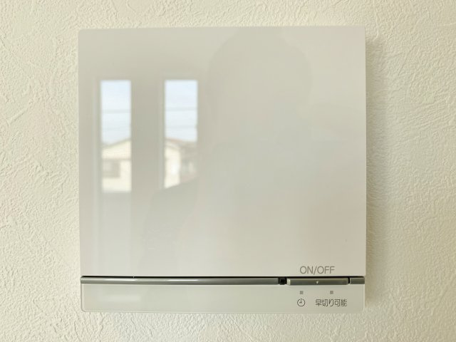 杉並区下井草3丁目の冷暖房・空調設備|空気を汚さずに足元から暖かい床暖房付です
小さなお子様にも安心の暖房設備です