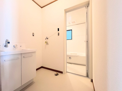 【独立洗面台】 | ◆横浜市栄区長沼町中古住宅◆ | ◆土・日・祝日は、当社スタッフによる現地案内会を実施しております。もちろん平日のご案内も可能です。お気軽にご相談ください！！