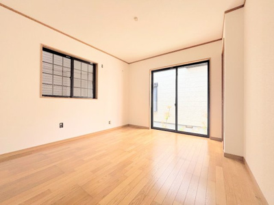 【洋室】 | ◆横浜市栄区長沼町中古住宅◆ | ◆その邸が魅せる、気品・上質・重厚感・極細やかさ、そのすべては訪れた者に安らぎと品性を与える特別な空間です。ここに住むからこそ意味がある。すべての（始まり）をここから迎えます。