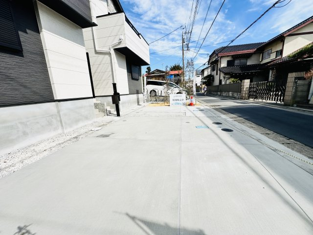 鎌倉市腰越5期　新築戸建　全2棟1号棟の駐車場