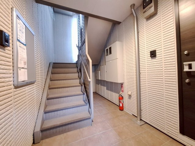グランディ　Ｉｃｈｉｋａｗａのロビー|★建物内階段★