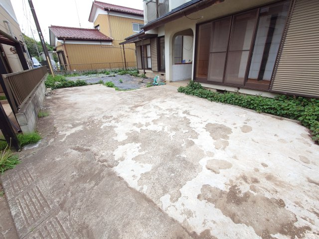 米ノ井戸建の駐車場