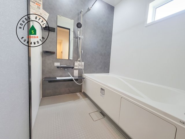 熊本市南区南高江6丁目第1-1棟（2号棟）の浴室|1日の疲れを癒してくれる広々バスルーム。雨の日のお洗濯にも大活躍な浴室乾燥機付です！