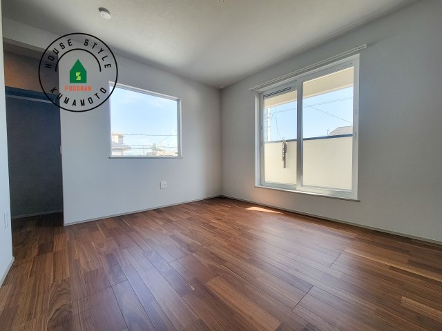 熊本市南区南高江6丁目第1-1棟（2号棟）の寝室|主寝室には収納力に優れたクローゼットがありますので、お部屋もすっきり片付きます。