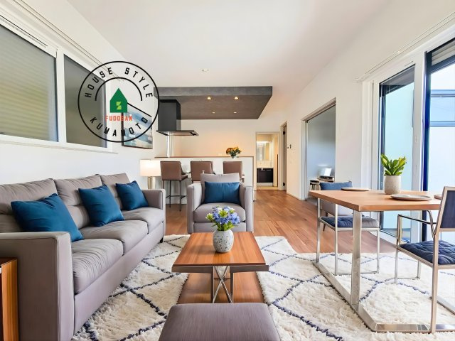 熊本市南区南高江6丁目第1-1棟（2号棟）の居間・リビング|キッチンからリビングをしっかり確認できます。家族の笑顔があふれる空間になりそうですね。※家具はCGを合成したものです。同仕様写真