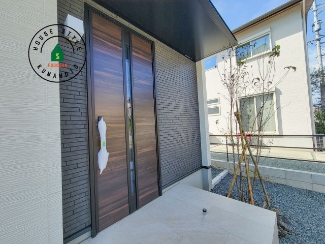 熊本市南区南高江6丁目第1-1棟（2号棟）の玄関|おでかけの時も帰った時も、「我が家」を最初に感じでもらえる素敵な空間に。