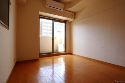 【居間・リビング】 | プレサンス桜通アベニュー | こちらの居間で趣味の時間をお楽しみください