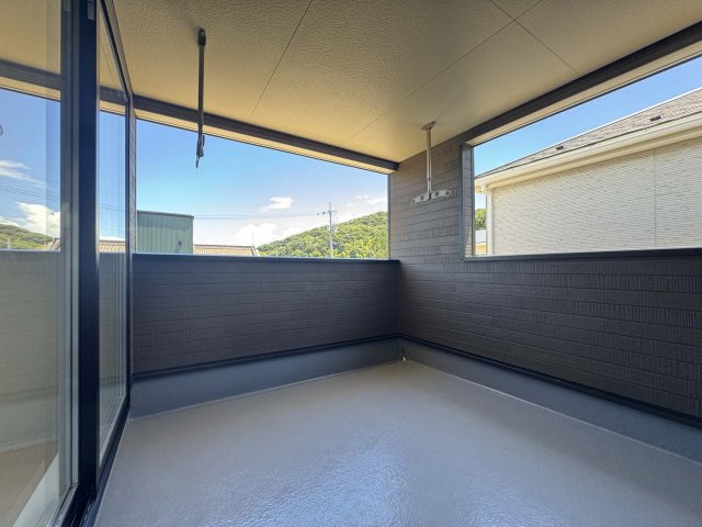 耐震+制震の家 水呑町竹ヶ端 第9：住宅性能取得物件：1号棟のバルコニー|雨の日も安心！インナーバルコニー