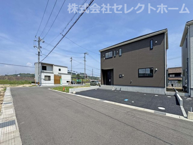 耐震+制震の家 水呑町竹ヶ端 第9：住宅性能取得物件：1号棟の前面道路含む現地写真|★先着順販売受付開始！
◎耐震+制震の家：福山市水呑町 第9：1号棟
◎住宅性能評価取得物件
◎価格への挑戦と性能にもこだわった家
◎ハローズ水呑店まで車で4分
◎現地見学随時対応！