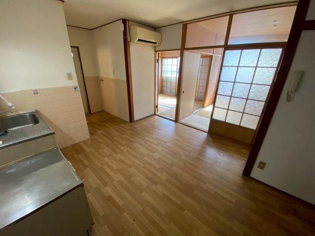 山ノ上ハイツの居間・リビング