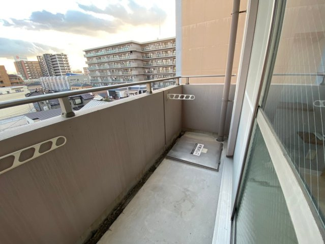 フローライト蛍池のバルコニー