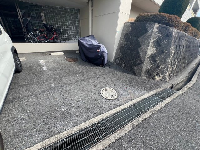 グランベール刀根山の駐車場