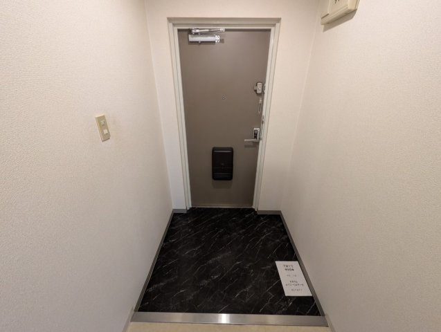 ローレル蛍池の玄関