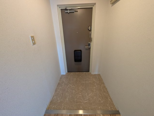 ローレル蛍池の玄関