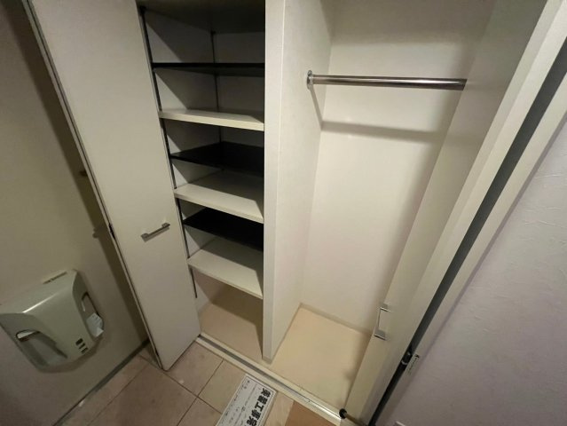 豊中市西泉丘３丁目の賃貸マンションの収納