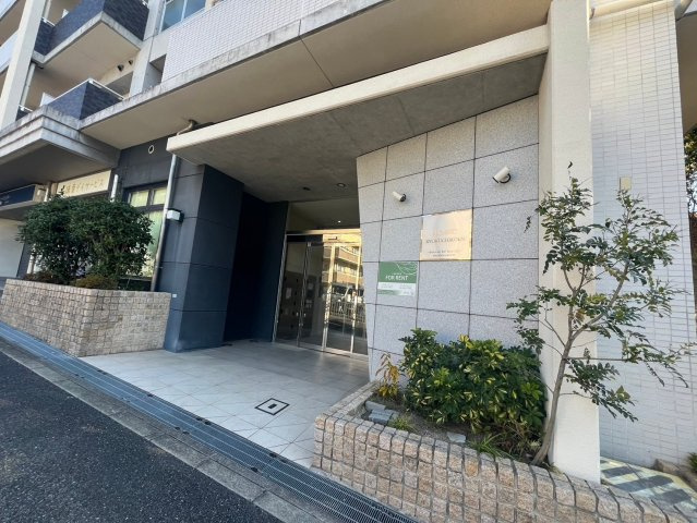 豊中市西泉丘３丁目の賃貸マンションのエントランス