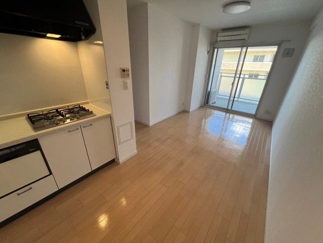 豊中市西泉丘３丁目の賃貸マンションの居間・リビング