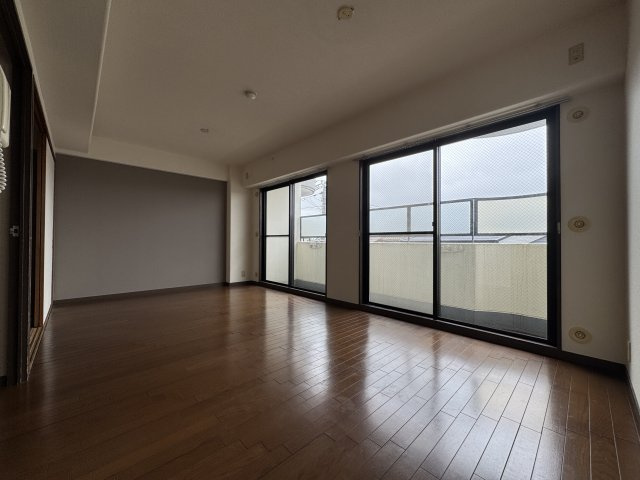 ロイヤルグレース上野東の居間・リビング