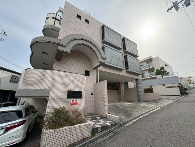 ロイヤルグレース上野東の外観