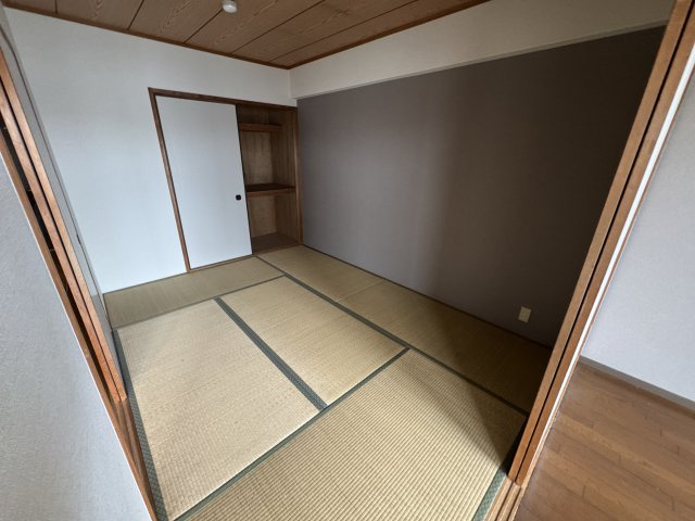 ロイヤルグレース上野東の和室