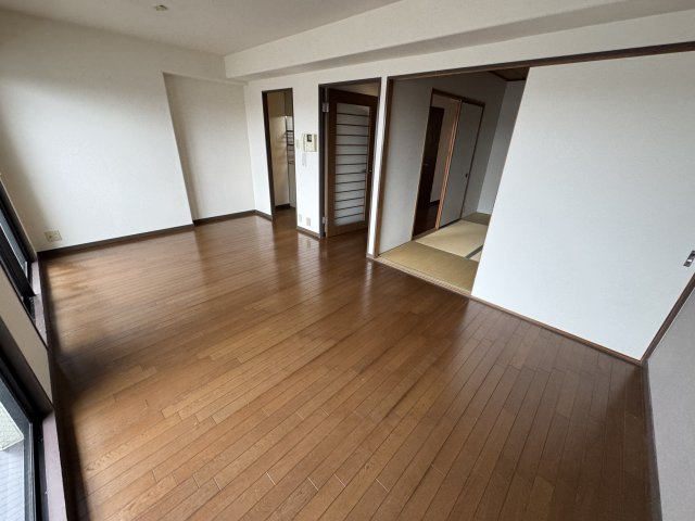 ロイヤルグレース上野東の居間・リビング