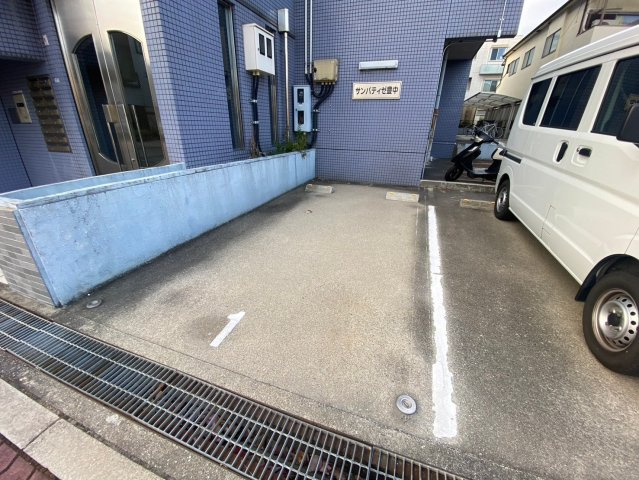 サンパティゼ豊中の駐車場