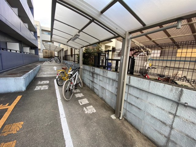 サンパティゼ豊中の駐車場