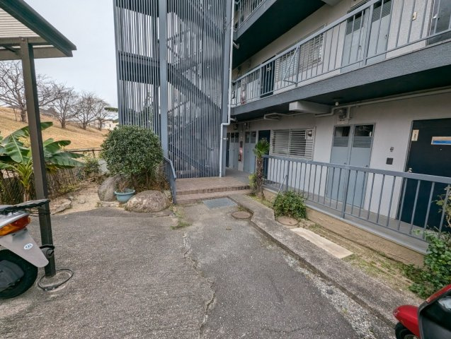 笹部ハイツのエントランス