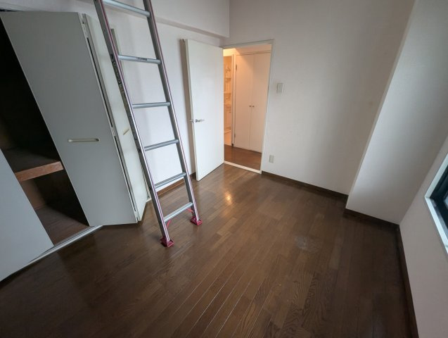 プレシオ緑ヶ丘の洋室