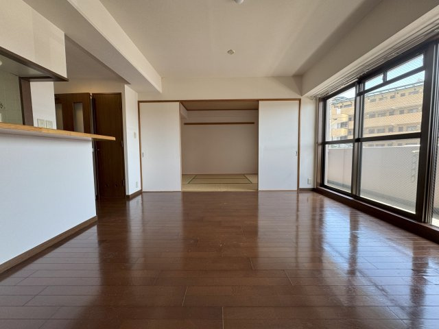 スプリングヒルズIIIの居間・リビング